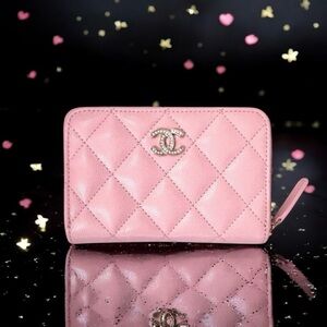🆕💕CHANEL PINK Zipped Coin Purse Grained Calfskin (CAVIAR) Strass CC Logo GHW NWT